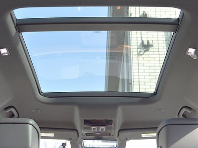 LAND ROVER DEFENDER - 7