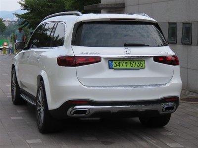 2025 Mercedes-BENZ GLS photo 3