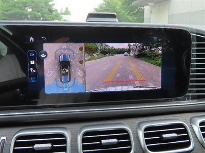 2025 Mercedes-BENZ GLS photo 9