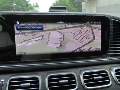 2025 Mercedes-BENZ GLS photo 8