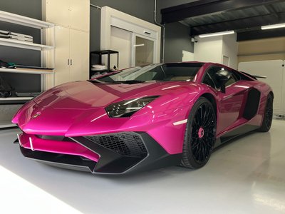 LAMBORGHINI AVENTADOR