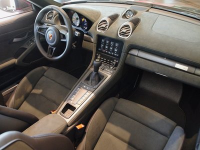 PORSCHE 718 SPYDER - 4