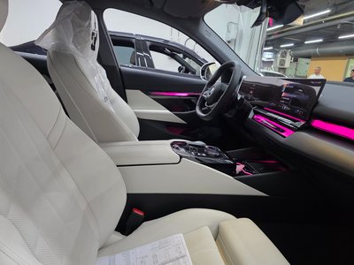 2025 BMW 5 SERIES 照片 2