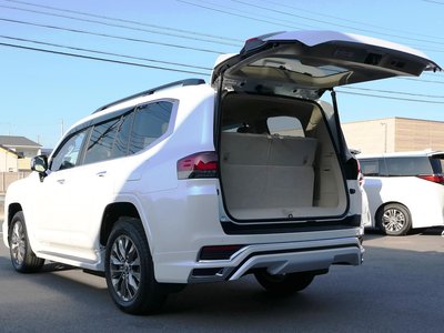 TOYOTA LAND CRUISER 300 - 5