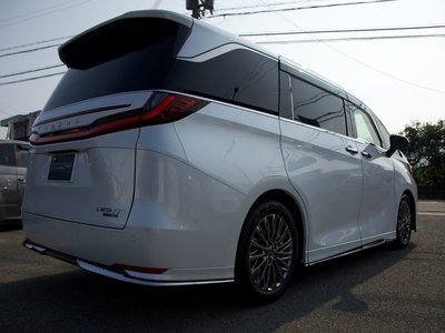 2024 Lexus LM photo 9