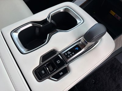 2024 Lexus LM 缩略图 27