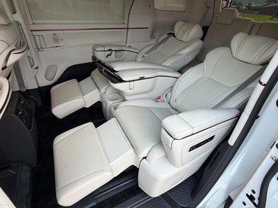 2024 Lexus LM photo 4