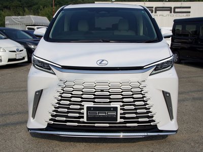 2024 Lexus LM photo 5