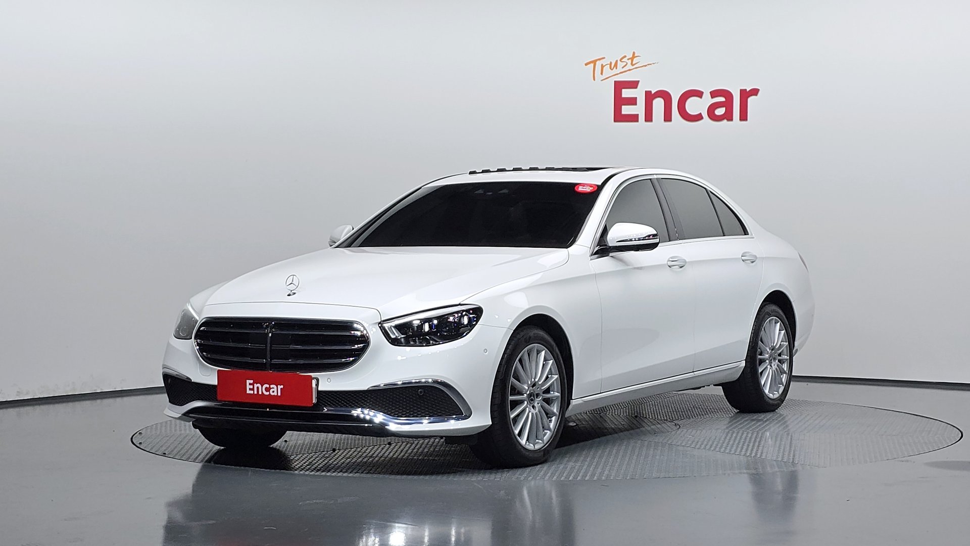 MERCEDES-BENZ E-CLASS - View 1