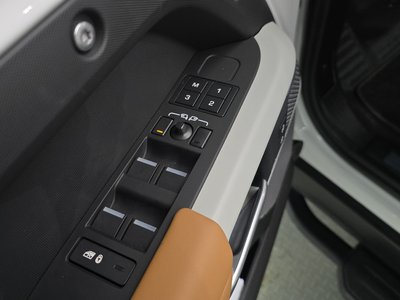 2024 LAND Rover DEFENDER thumbnail 30