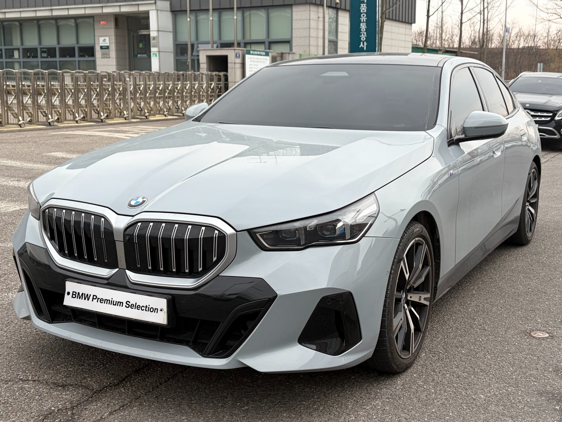 BMW 5 SERIES - View 1