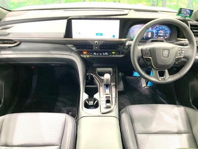 صورة 2 لـ 2024 Toyota CROWN SPORT