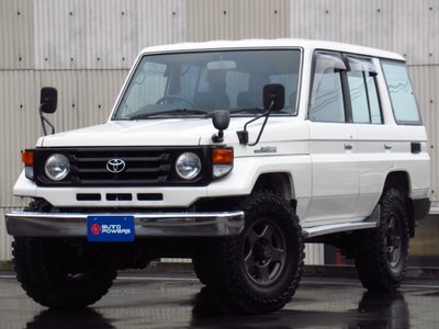 TOYOTA LAND CRUISER 70 - 1