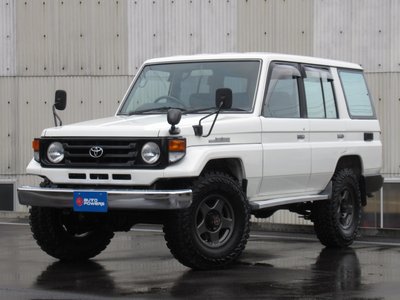 TOYOTA LAND CRUISER 70 - 2