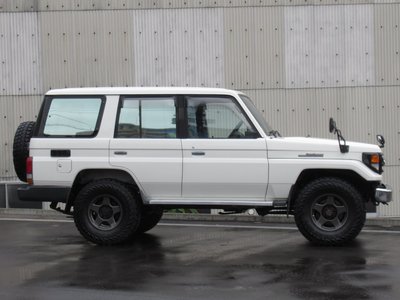 TOYOTA LAND CRUISER 70 - 5