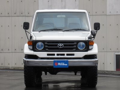 TOYOTA LAND CRUISER 70 - 3