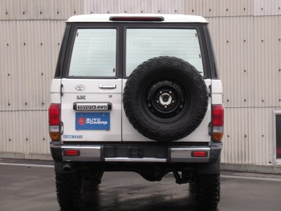 TOYOTA LAND CRUISER 70 - 8