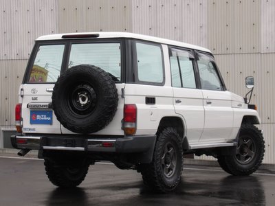 TOYOTA LAND CRUISER 70 - 7