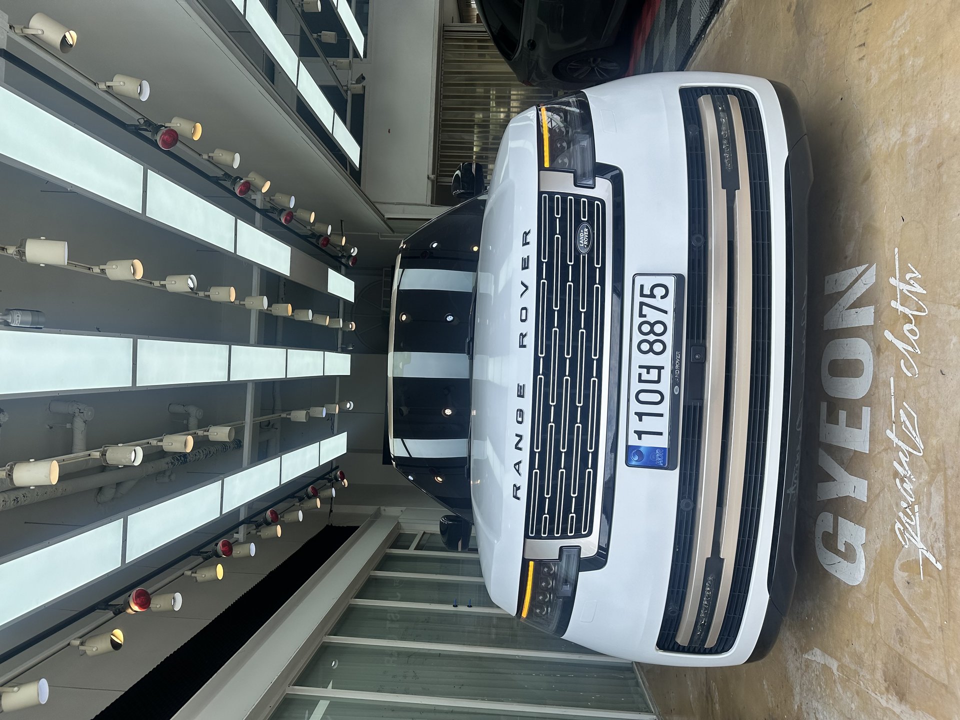 LAND ROVER RANGE ROVER - View 1