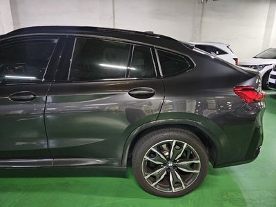2025 BMW X4 照片 2