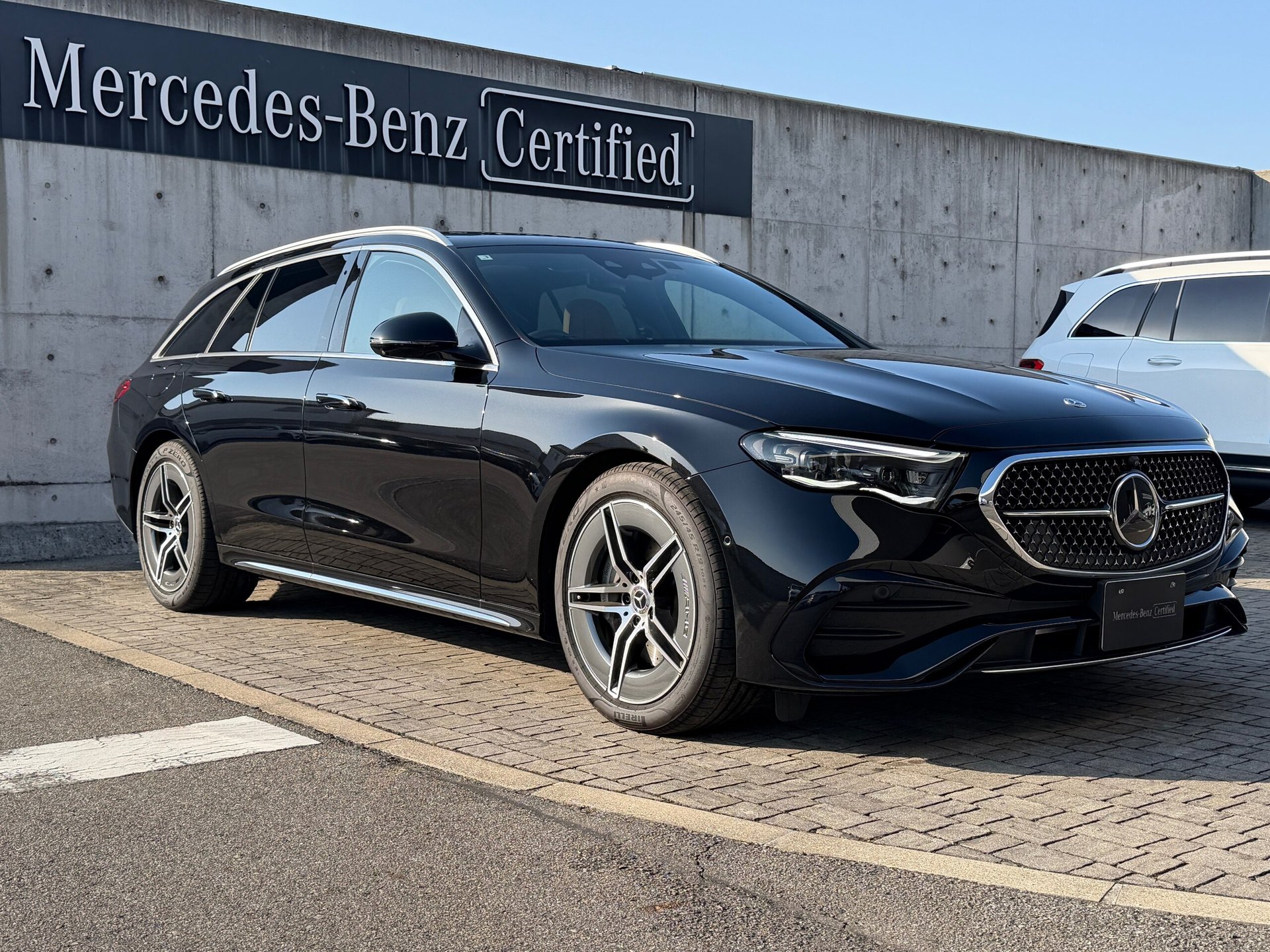 MERCEDES-BENZ E-CLASS - View 1