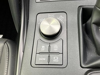 2024 Lexus IS — миниатюра 32