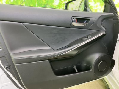 2024 Lexus IS — миниатюра 19