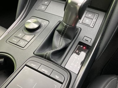 2024 Lexus IS — миниатюра 16