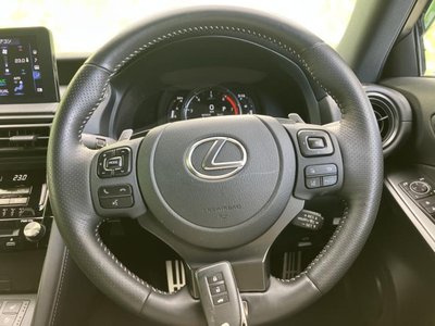 2024 Lexus IS — миниатюра 13