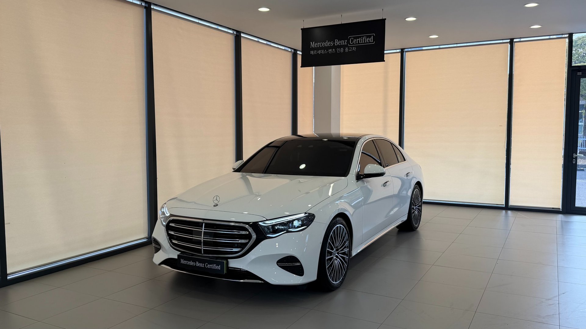 MERCEDES-BENZ E-CLASS - View 1