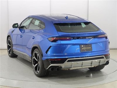 LAMBORGHINI URUS - 7