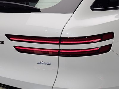 صورة 10 لـ 2021 Genesis GV70
