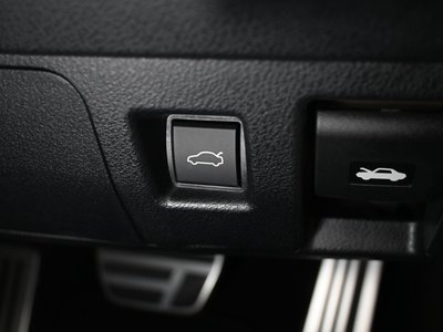 2022 Lexus IS — миниатюра 32