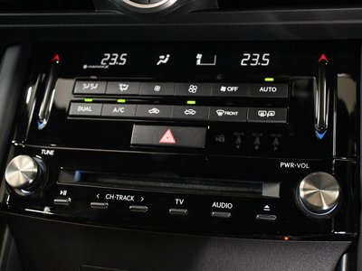 2022 Lexus IS — миниатюра 19