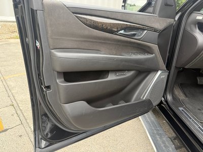 2016 Cadillac ESCALADE photo 18