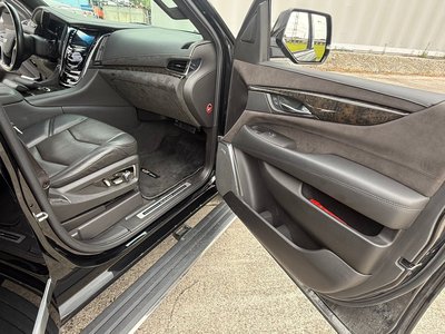 2016 Cadillac ESCALADE photo 25