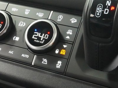 LAND ROVER DEFENDER - 4