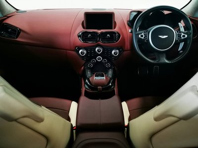 ASTON MARTIN VANTAGE - 4