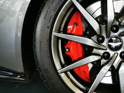 ASTON MARTIN VANTAGE - 6