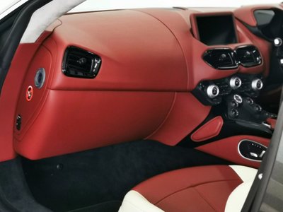 ASTON MARTIN VANTAGE - 8