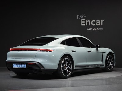 2024 Porsche TAYCAN 照片 3