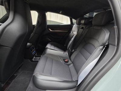 صورة مصغرة 18 لـ 2024 Porsche TAYCAN