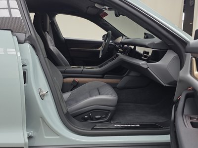 صورة مصغرة 16 لـ 2024 Porsche TAYCAN