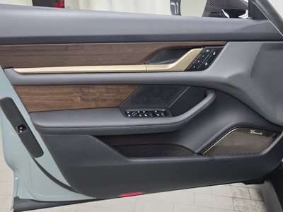 صورة مصغرة 14 لـ 2024 Porsche TAYCAN