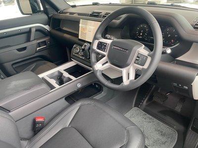 LAND ROVER DEFENDER - 3