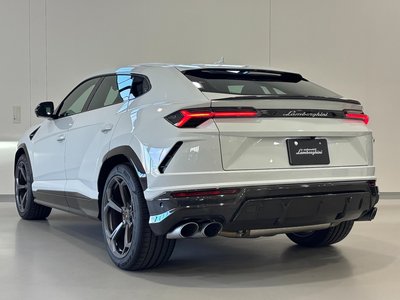 LAMBORGHINI URUS - 5