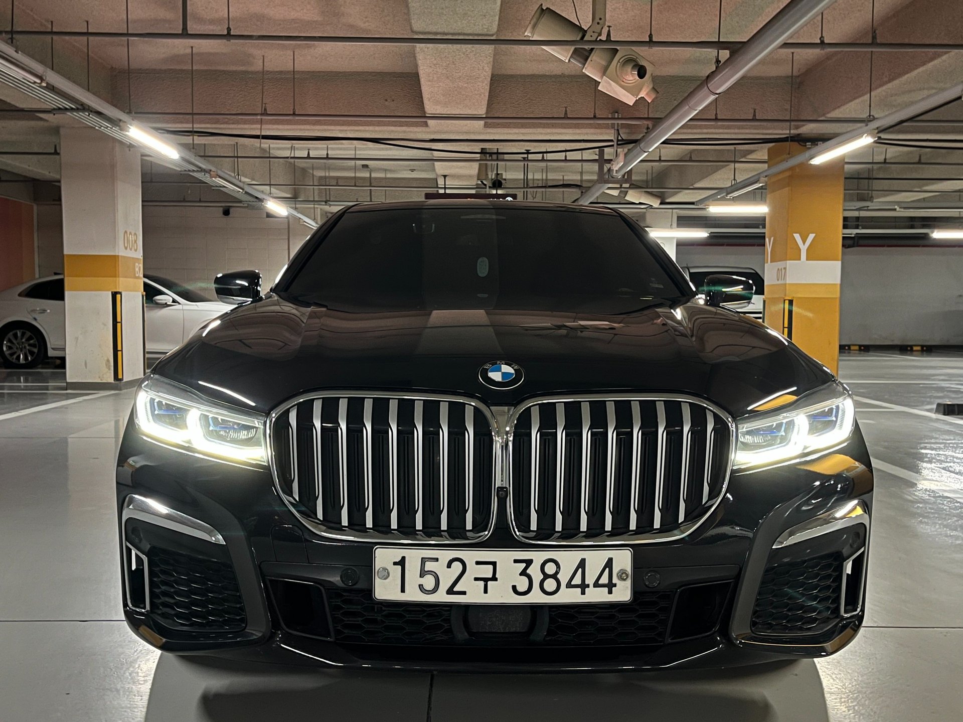 BMW 7 SERIES - View 1