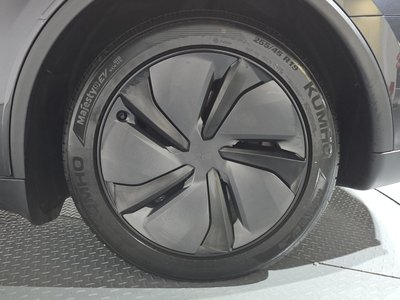 TESLA MODEL Y - 8