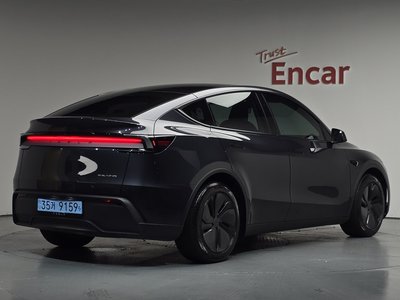 TESLA MODEL Y - 2