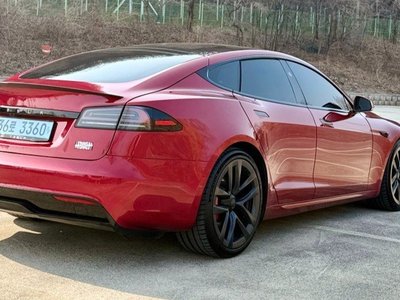 TESLA MODEL S - 4